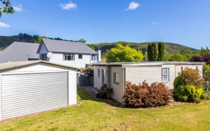  at 12 Irwin Place, Kinloch