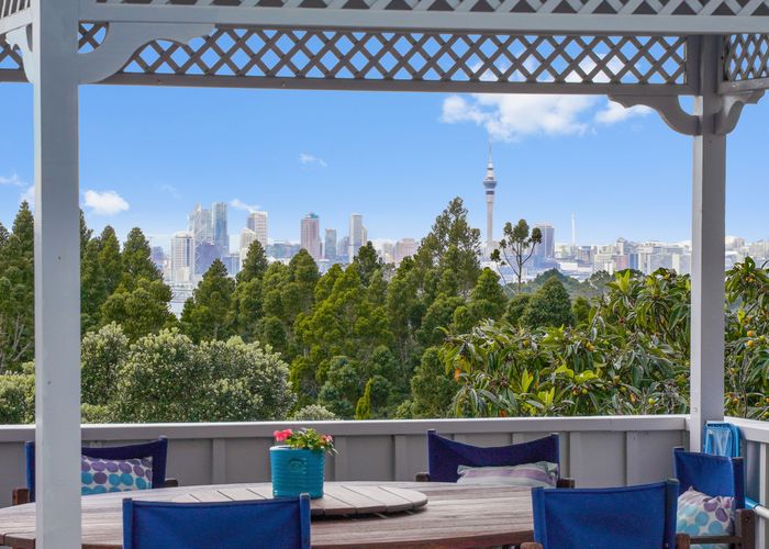  at 52 Balmain Road, Chatswood, Auckland