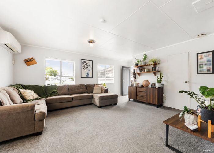  at 3 Midgley Road, West Harbour, Waitakere City, Auckland