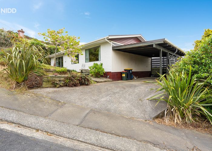  at 18 Athol Place, Ravensbourne, Dunedin