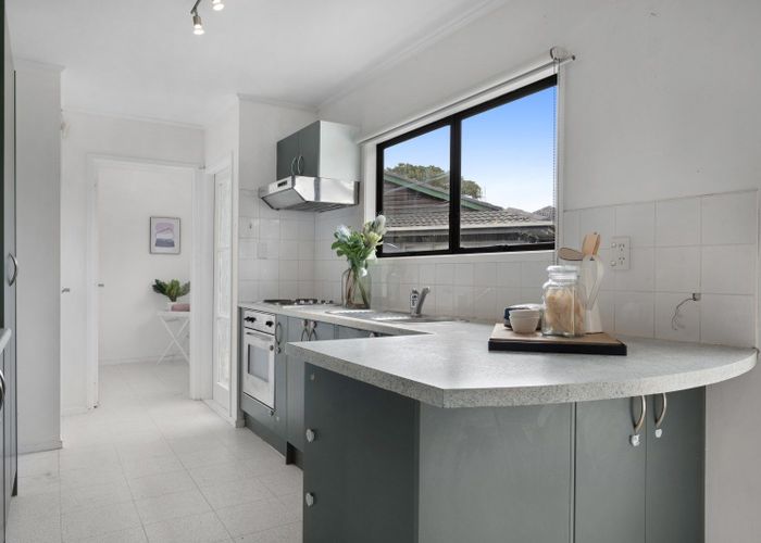 at 8 Fortunes Road, Half Moon Bay, Auckland