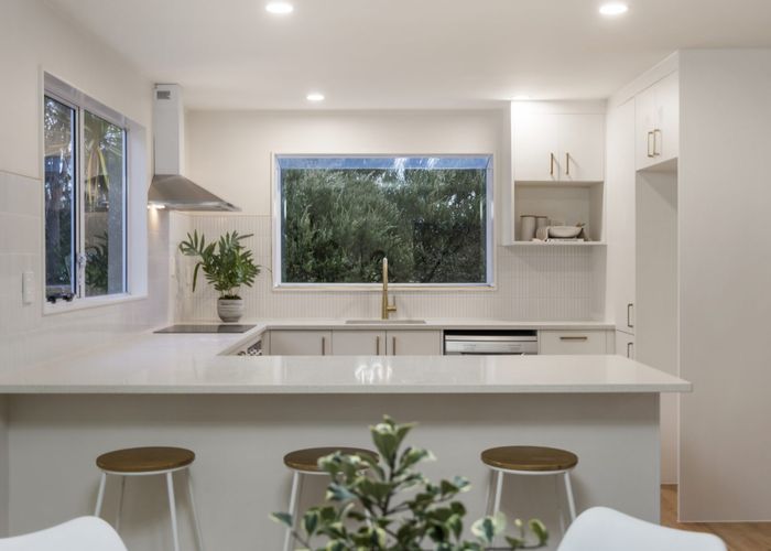  at 2/56 Lavery Place, Sunnynook, Auckland
