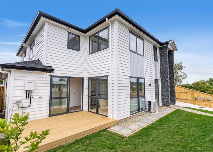  at 18A Lantana Road, Green Bay, Auckland