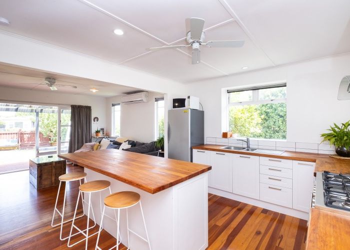  at 27 Magdalen Crescent, Pirimai, Napier