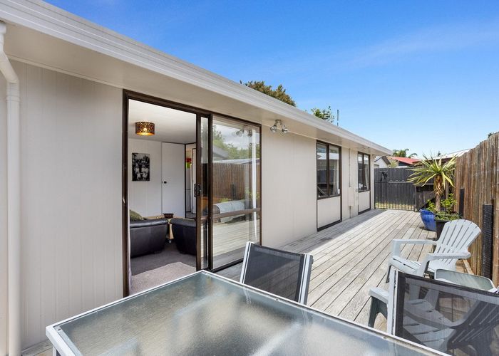  at 2/8 Marinich Drive, Ranui, Waitakere City, Auckland