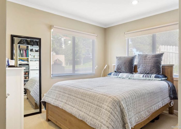  at 2/18 Maidstone Place, Oteha, North Shore City, Auckland