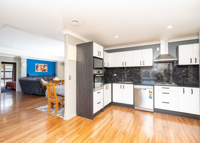  at 8 Rochford Court, Hamilton East, Hamilton