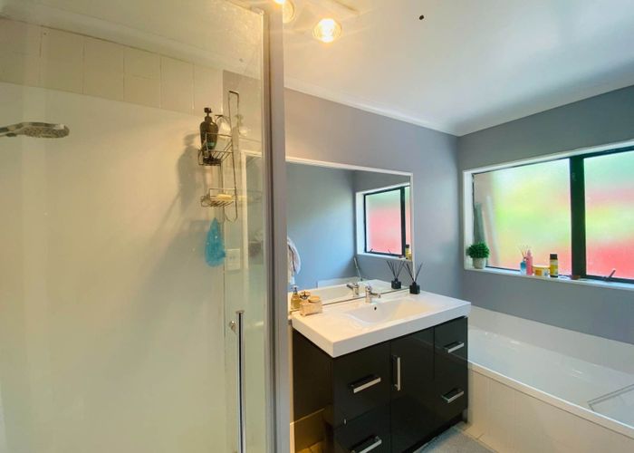  at 20 Medvale Avenue, Flat Bush, Manukau City, Auckland