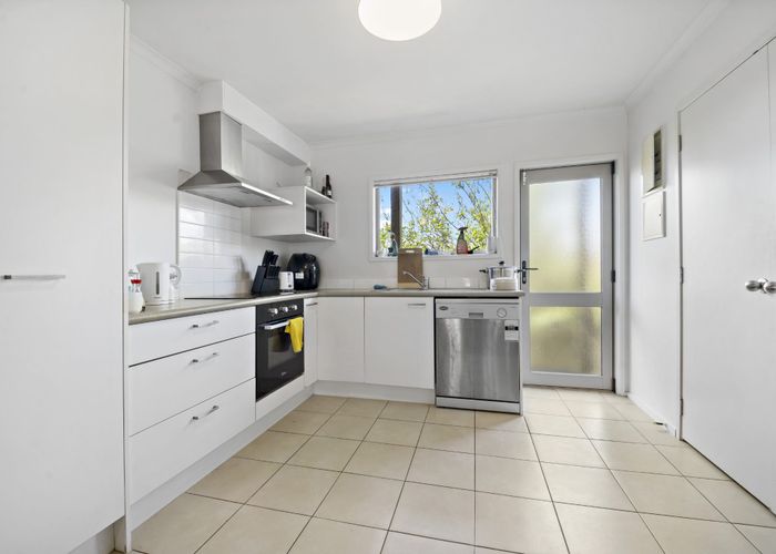  at 6/94 Glengarry Road, Glen Eden, Auckland