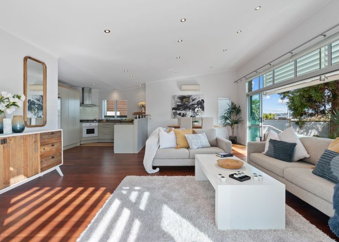  at 2/2 Salem Place, Torbay, North Shore City, Auckland