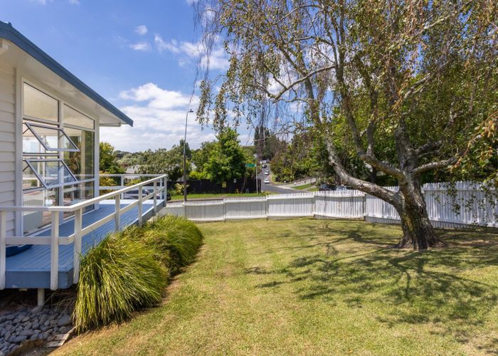  at 18 Deuxberry Avenue, Northcote, North Shore City, Auckland
