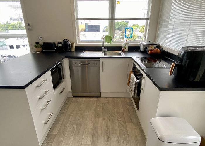  at 2/1 Ruakiwi Road, Hamilton Lake, Hamilton