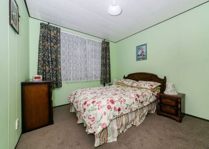  at 84 Captain Scott Road, Glen Eden, Waitakere City, Auckland