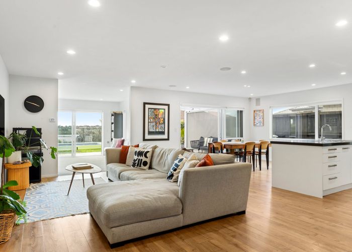  at 43 Aberdeen Crescent, Wattle Downs, Manukau City, Auckland