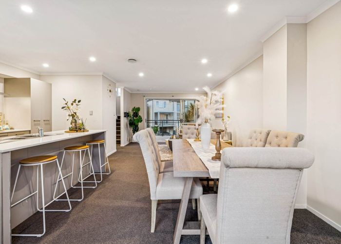  at 10 Panakenake Way, Flat Bush, Manukau City, Auckland