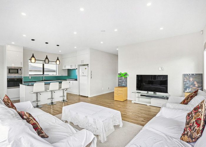  at 7 Eric Gifford Drive, Ranui, Waitakere City, Auckland