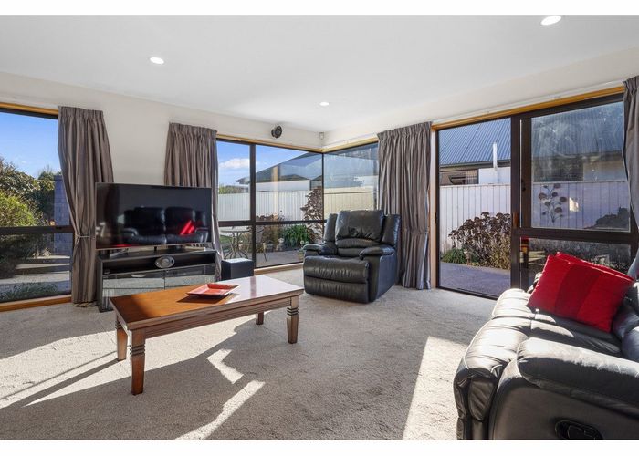  at 1 Stanton Place, Woodend, Woodend