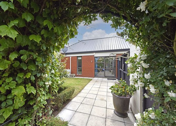  at 2/6 Gatonby Place, Avonhead, Christchurch