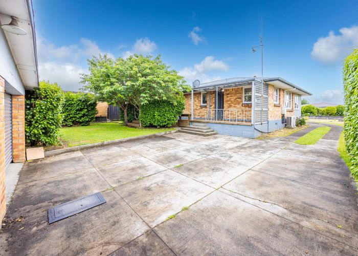  at 8 Christie Street, Forest Lake, Hamilton