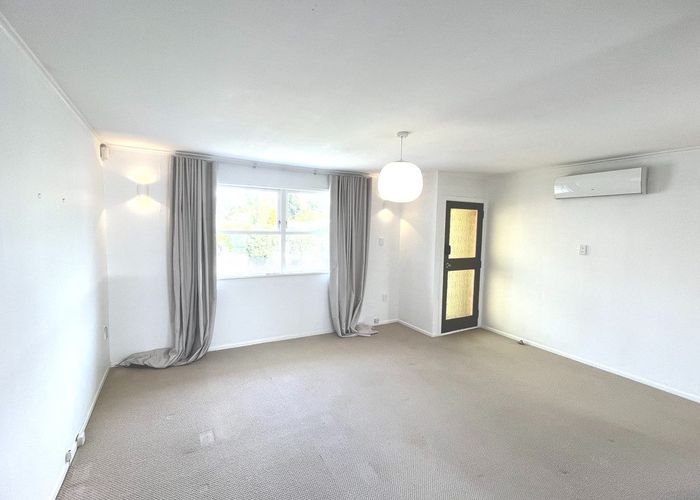  at 2/32 PARAGON AVE, Beach Haven, Auckland