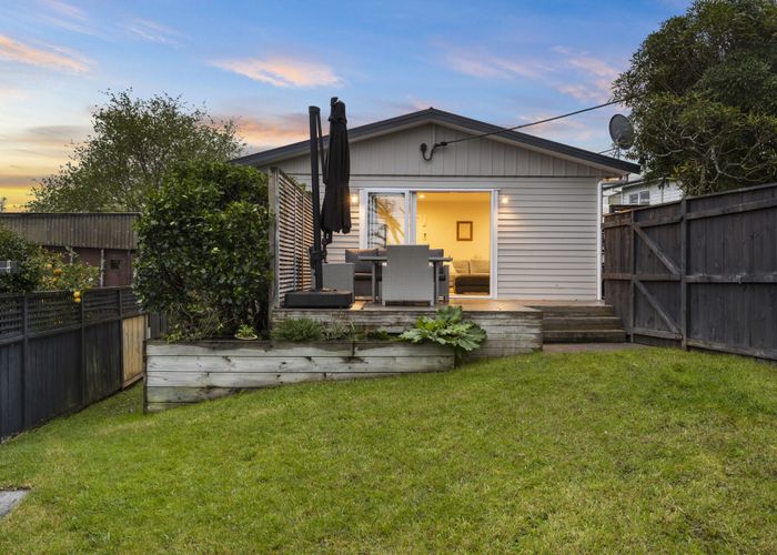  at 1/298 Glenfield Road, Glenfield, Auckland