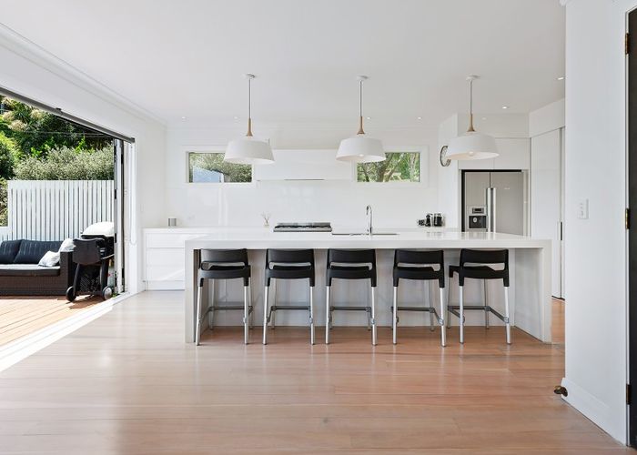  at 33 Nevay Road, Karaka Bays, Wellington