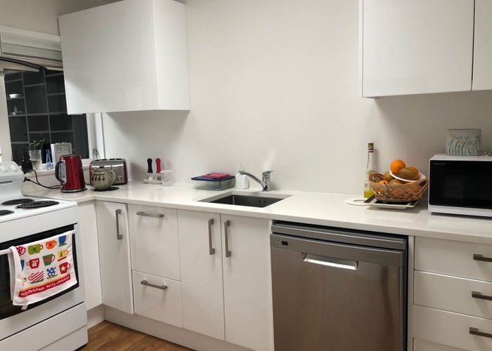  at 2/25 Anna Watson Road, Half Moon Bay, Manukau City, Auckland