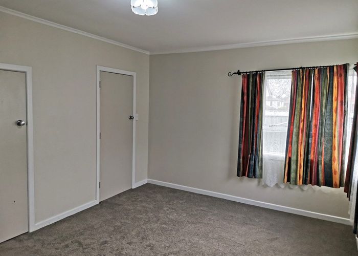  at 6 Netherlands Avenue, New Lynn, Waitakere City, Auckland