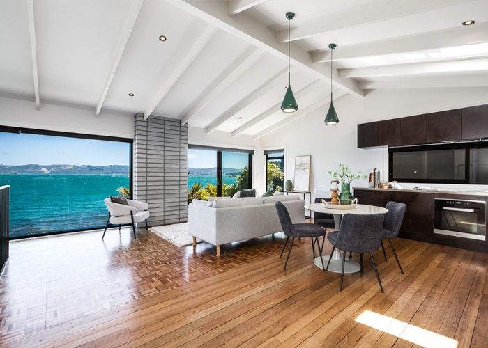  at 725 Marine Drive, Days Bay, Eastbourne, Lower Hutt, Wellington