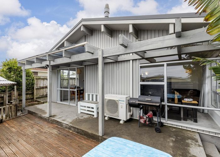  at 8 Evelyn Place, Welbourn, New Plymouth, Taranaki