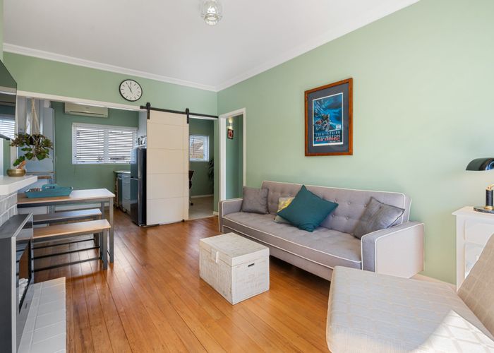  at 2/15 Tagalad Road, Mission Bay, Auckland City, Auckland