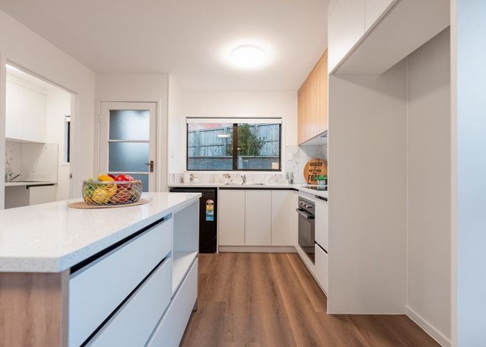  at 2/17 Landsdale Place, Massey, Waitakere City, Auckland