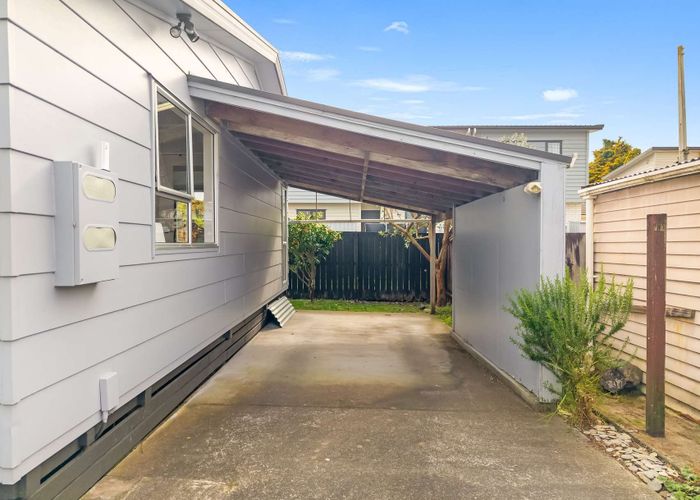  at 2/6 Short Street, Papakura, Papakura, Auckland