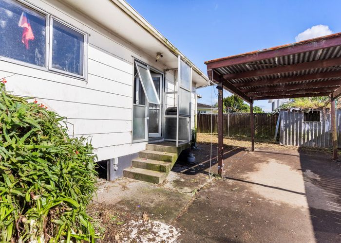  at 2/15 Moncrieff Avenue, Clendon Park, Auckland