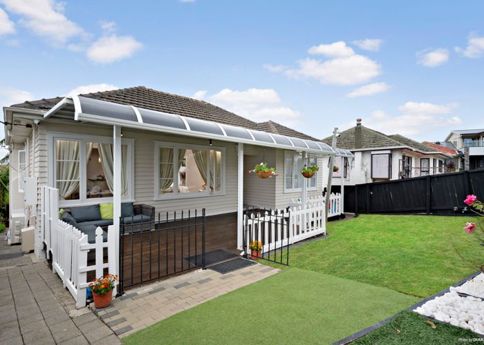  at 1516 Dominion Road Extension, Mount Roskill, Auckland City, Auckland