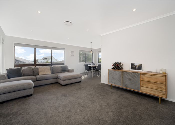  at 6 Pitlochry Place, Highland Park, Auckland