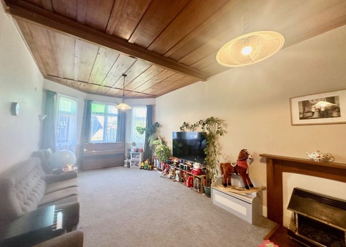  at 82 Forest Lake Road, Forest Lake, Hamilton, Waikato