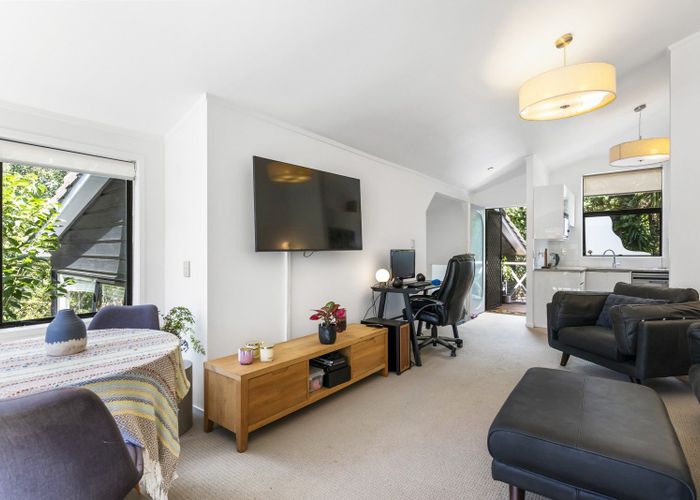  at 2/41 St Georges Bay Road, Parnell, Auckland