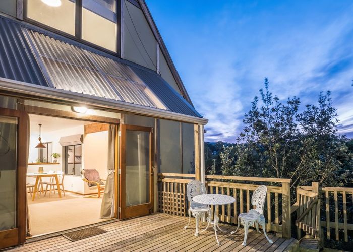  at 98A Creswick Terrace, Northland, Wellington