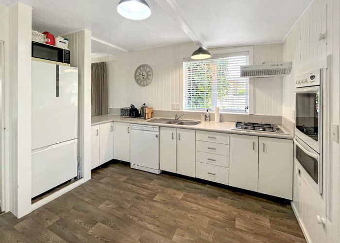  at 8 Norwich Place, Awapuni, Palmerston North, Manawatu / Whanganui