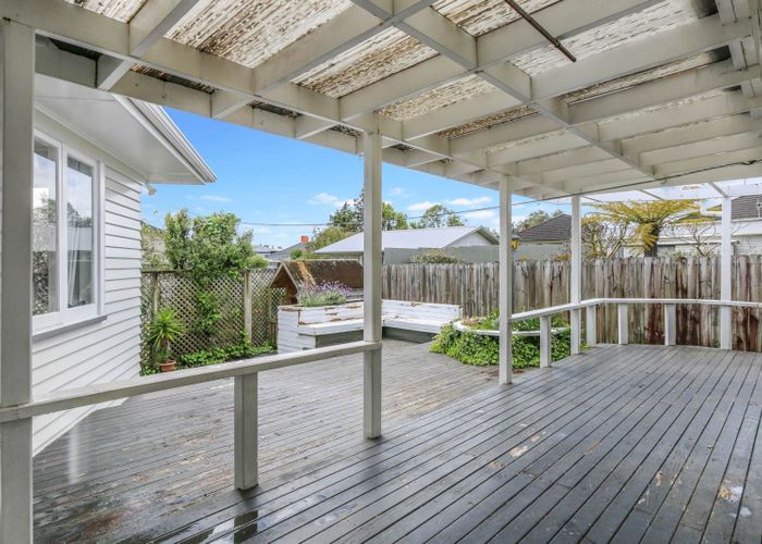  at 4 Fairdene Avenue, Henderson, Waitakere City, Auckland