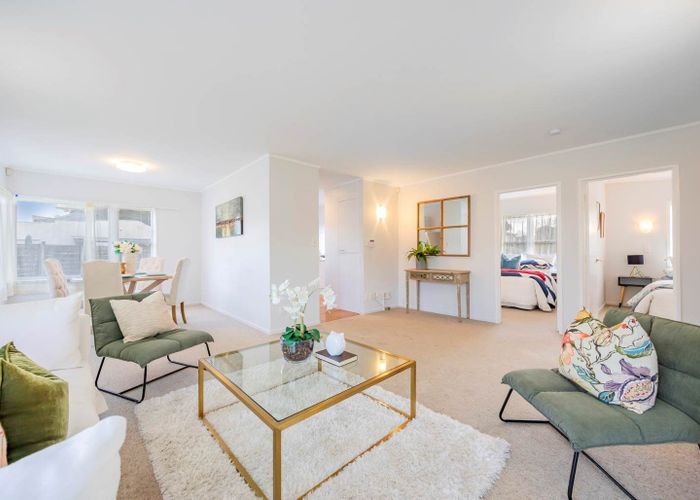  at 2/6 Northcote Road, Takapuna, Auckland