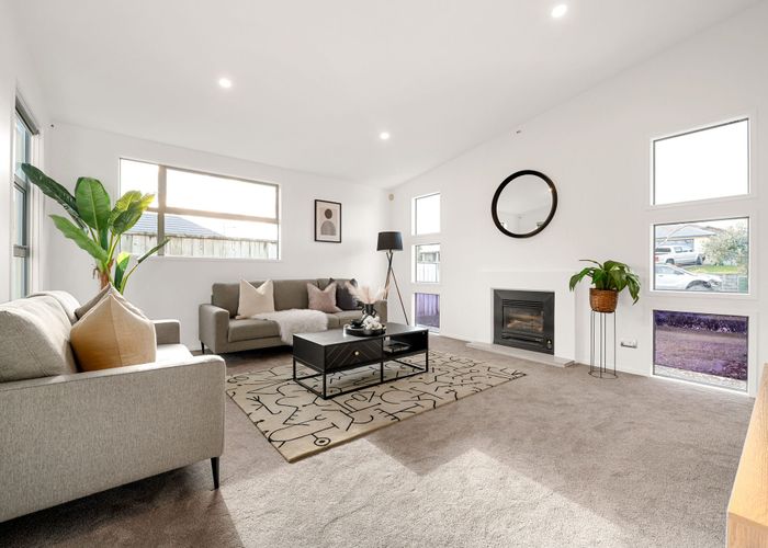  at 106 Saint James Drive, Huntington, Hamilton