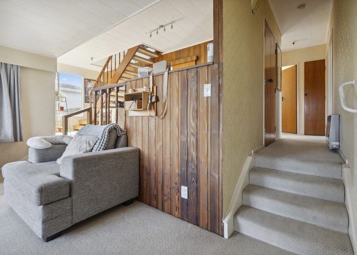  at 114 Gloaming Hill, Titahi Bay, Porirua, Wellington