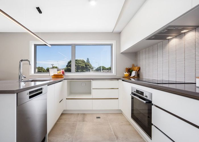  at 2/7 Grays Road, Plimmerton, Porirua