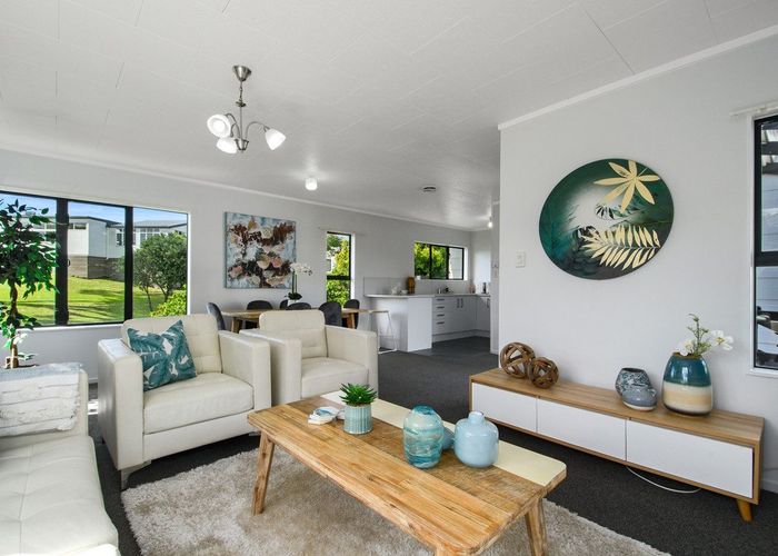  at 39 Meadowvale Rise, Titirangi, Auckland