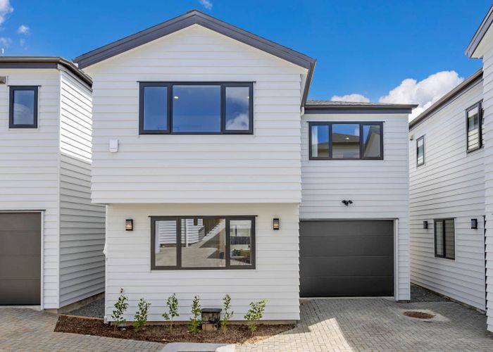  at 2/37 Allington Road, Massey, Waitakere City, Auckland