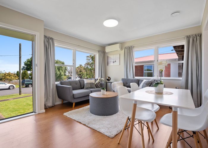  at 2/1 Kiekie Road, Mangere Bridge, Manukau City, Auckland