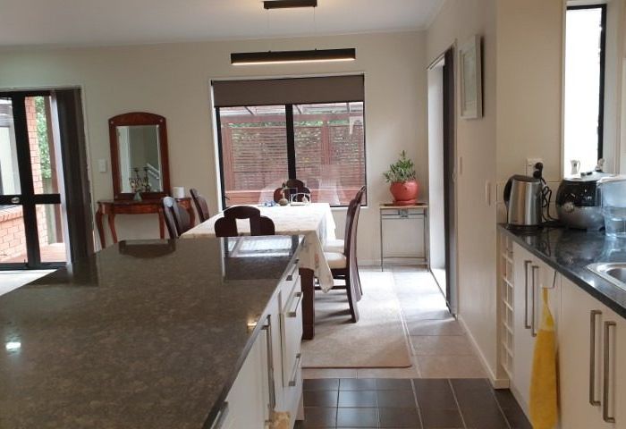  at 23a  Bond Cres, Forrest Hill, North Shore City, Auckland