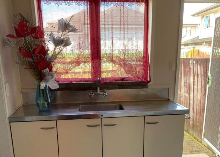  at 2/54 Kenderdine Road, Papatoetoe, Manukau City, Auckland